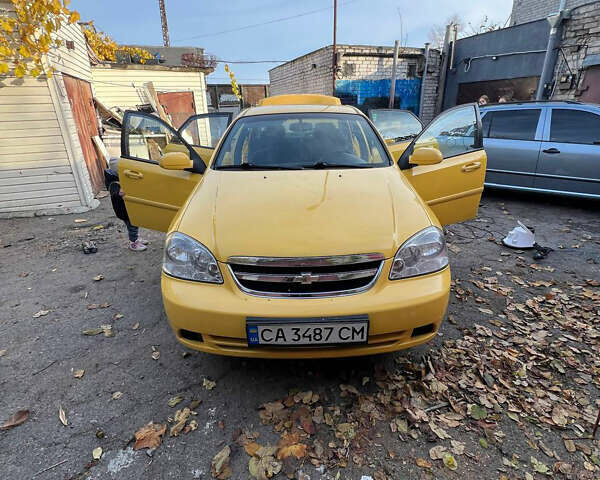 Желтый Шевроле Лачетти, объемом двигателя 1.6 л и пробегом 200 тыс. км за 4200 $, фото 1 на Automoto.ua