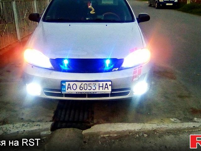 Серый Шевроле Лачетти, объемом двигателя 1.4 л и пробегом 350 тыс. км за 2500 $, фото 1 на Automoto.ua