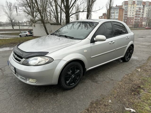 Сірий Шевроле Лачетті, об'ємом двигуна 1.6 л та пробігом 260 тис. км за 3500 $, фото 1 на Automoto.ua