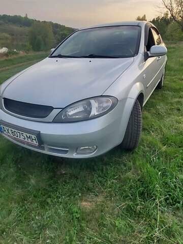 Серый Шевроле Лачетти, объемом двигателя 1.6 л и пробегом 220 тыс. км за 4800 $, фото 1 на Automoto.ua