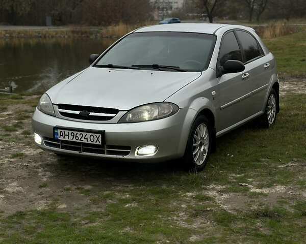 Серый Шевроле Лачетти, объемом двигателя 1.6 л и пробегом 280 тыс. км за 3600 $, фото 1 на Automoto.ua