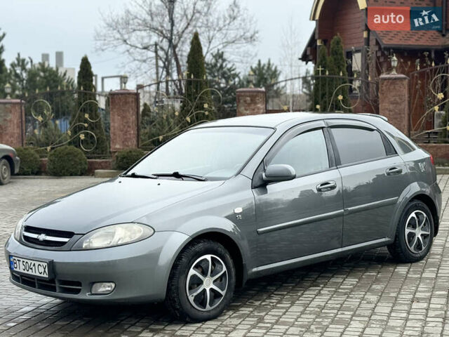 Серый Шевроле Лачетти, объемом двигателя 1.6 л и пробегом 211 тыс. км за 5000 $, фото 1 на Automoto.ua