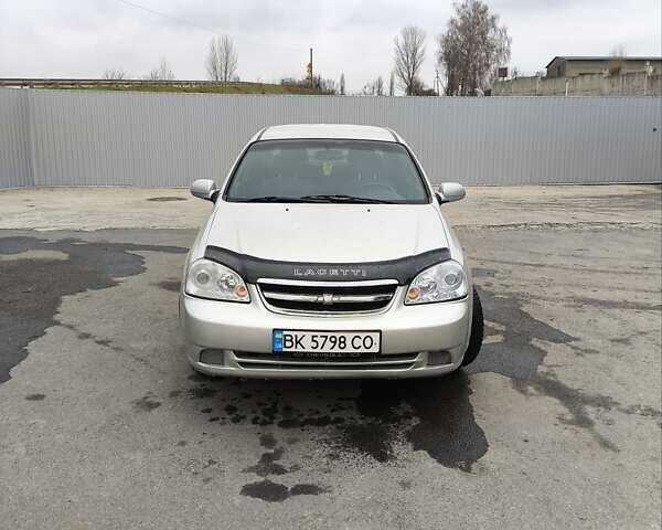 Серый Шевроле Лачетти, объемом двигателя 1.82 л и пробегом 222 тыс. км за 2999 $, фото 1 на Automoto.ua