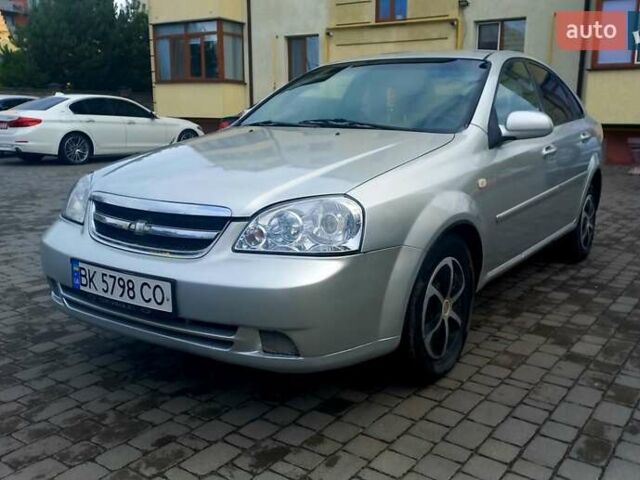Серый Шевроле Лачетти, объемом двигателя 1.8 л и пробегом 320 тыс. км за 2999 $, фото 1 на Automoto.ua