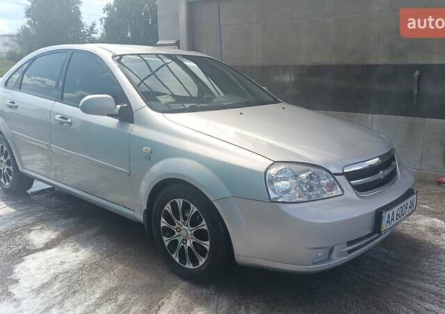 Серый Шевроле Лачетти, объемом двигателя 1.8 л и пробегом 259 тыс. км за 5000 $, фото 1 на Automoto.ua