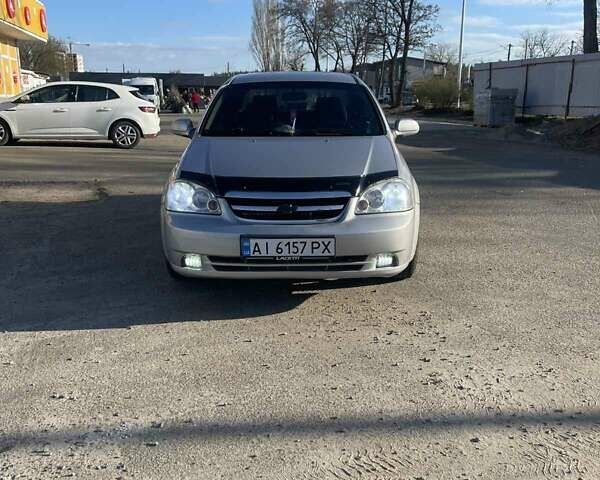 Серый Шевроле Лачетти, объемом двигателя 1.8 л и пробегом 320 тыс. км за 5000 $, фото 1 на Automoto.ua