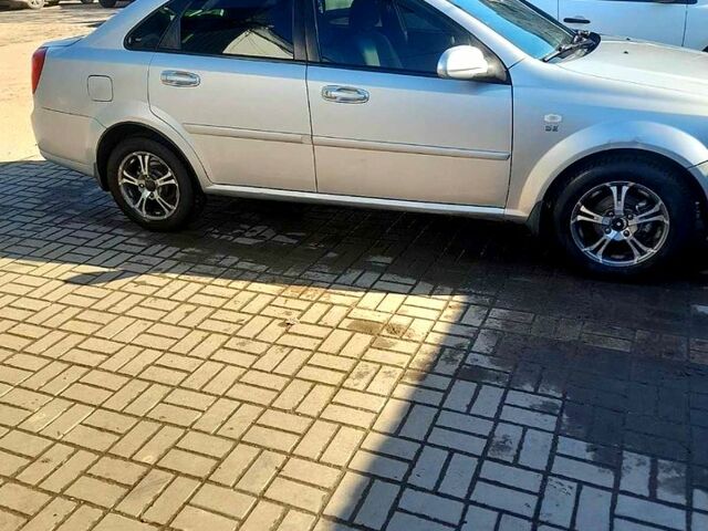 Серый Шевроле Лачетти, объемом двигателя 1.6 л и пробегом 229 тыс. км за 4000 $, фото 1 на Automoto.ua