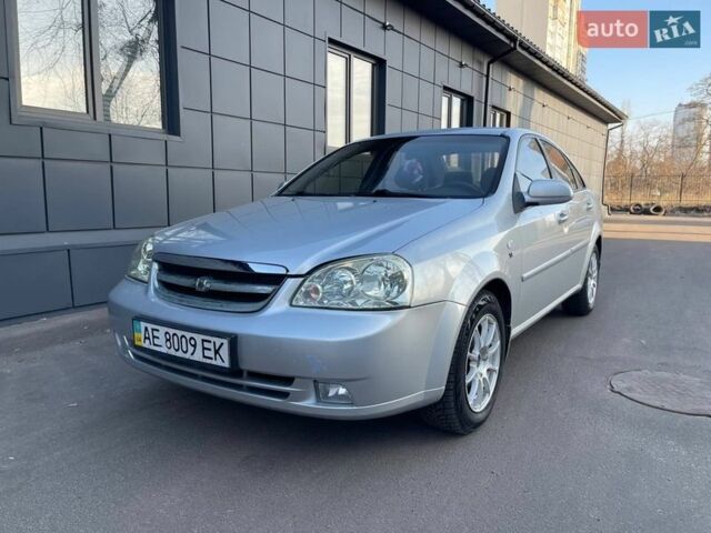 Серый Шевроле Лачетти, объемом двигателя 1.6 л и пробегом 146 тыс. км за 4000 $, фото 1 на Automoto.ua