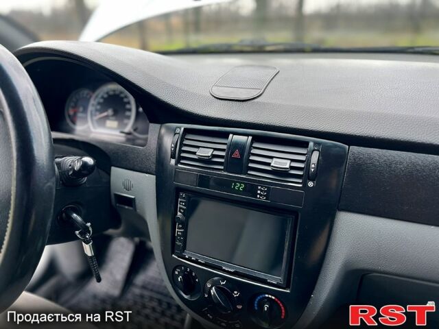 Сірий Шевроле Лачетті, об'ємом двигуна 1.6 л та пробігом 250 тис. км за 3870 $, фото 1 на Automoto.ua