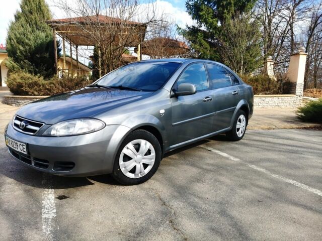 Серый Шевроле Лачетти, объемом двигателя 1.5 л и пробегом 190 тыс. км за 4200 $, фото 1 на Automoto.ua