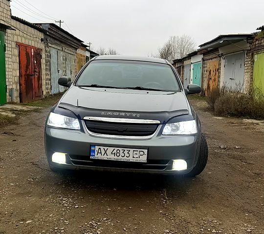 Серый Шевроле Лачетти, объемом двигателя 1.8 л и пробегом 190 тыс. км за 4800 $, фото 1 на Automoto.ua