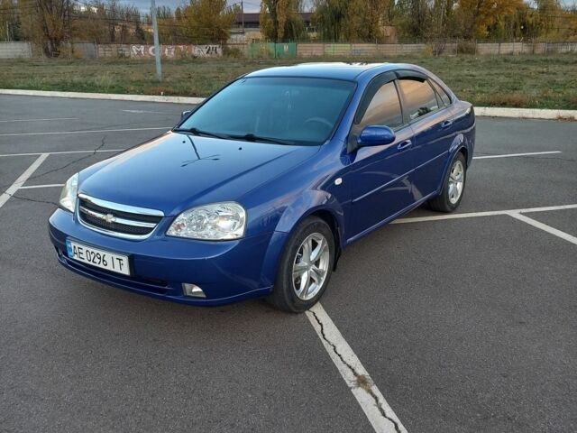 Синий Шевроле Лачетти, объемом двигателя 1.8 л и пробегом 140 тыс. км за 5000 $, фото 1 на Automoto.ua