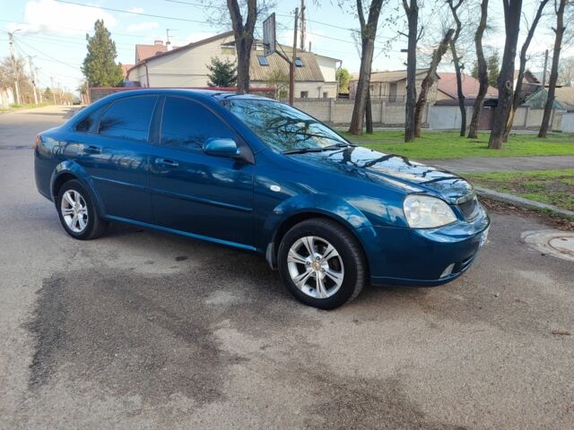 Синий Шевроле Лачетти, объемом двигателя 1.8 л и пробегом 250 тыс. км за 3999 $, фото 1 на Automoto.ua