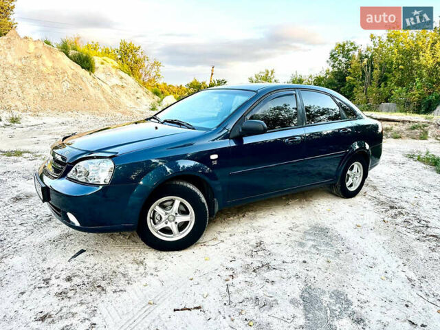 Синий Шевроле Лачетти, объемом двигателя 1.6 л и пробегом 290 тыс. км за 5000 $, фото 1 на Automoto.ua