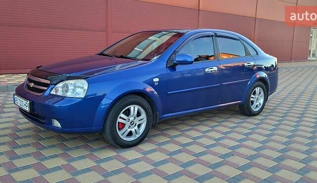 Синий Шевроле Лачетти, объемом двигателя 1.8 л и пробегом 140 тыс. км за 4999 $, фото 1 на Automoto.ua