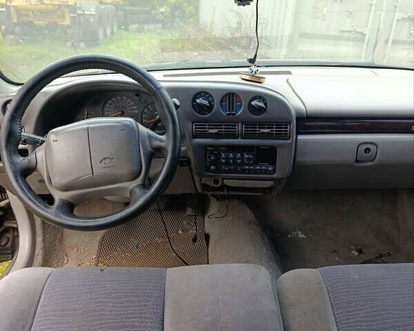 Фиолетовый Шевроле Люмина, объемом двигателя 3.1 л и пробегом 300 тыс. км за 3000 $, фото 1 на Automoto.ua