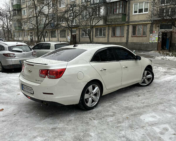 Белый Шевроле Малибу, объемом двигателя 2.4 л и пробегом 221 тыс. км за 10200 $, фото 1 на Automoto.ua