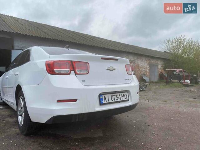 Белый Шевроле Малибу, объемом двигателя 2.5 л и пробегом 180 тыс. км за 8000 $, фото 1 на Automoto.ua
