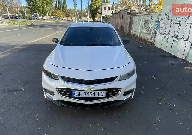 Белый Шевроле Малибу, объемом двигателя 1.5 л и пробегом 188 тыс. км за 10000 $, фото 1 на Automoto.ua