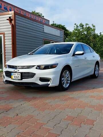 Белый Шевроле Малибу, объемом двигателя 1.49 л и пробегом 130 тыс. км за 10200 $, фото 1 на Automoto.ua