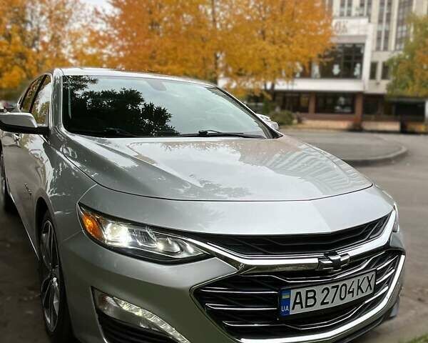 Серый Шевроле Малибу, объемом двигателя 2 л и пробегом 197 тыс. км за 17000 $, фото 1 на Automoto.ua