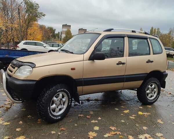 Шевроле Нива 2004 у Южноукраинске на Automoto.ua Бежевий Шевроле Нива, об'ємом двигуна 1.7 л та пробігом 200 тис. км за 5300 $, фото 1 на Automoto.ua