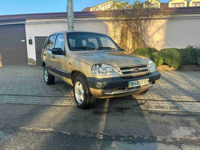 Бежевий Шевроле Нива, об'ємом двигуна 1.7 л та пробігом 230 тис. км за 2300 $, фото 1 на Automoto.ua