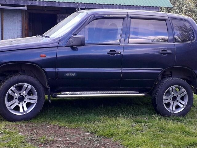 Черный Шевроле Нива, объемом двигателя 1.7 л и пробегом 85 тыс. км за 3750 $, фото 1 на Automoto.ua