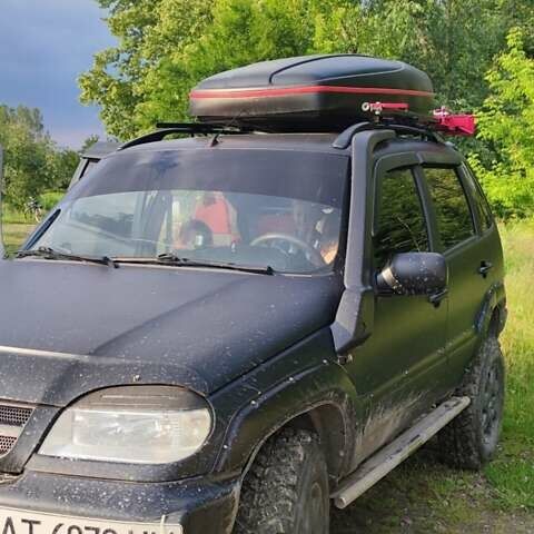 Черный Шевроле Нива, объемом двигателя 1.7 л и пробегом 250 тыс. км за 6000 $, фото 1 на Automoto.ua