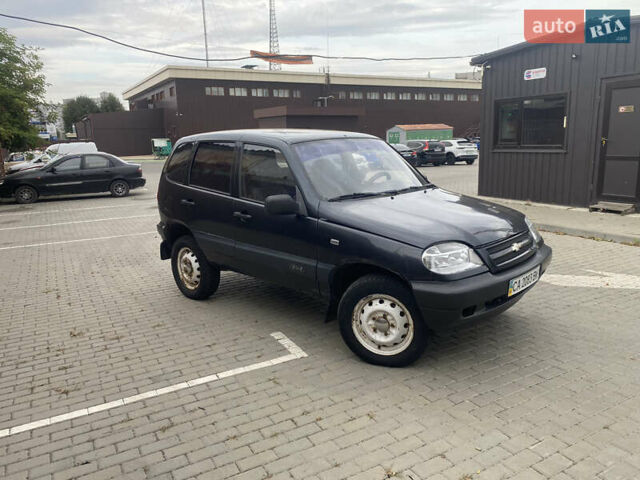 Черный Шевроле Нива, объемом двигателя 1.69 л и пробегом 370 тыс. км за 2800 $, фото 1 на Automoto.ua