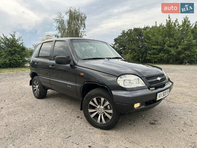 Черный Шевроле Нива, объемом двигателя 1.69 л и пробегом 264 тыс. км за 3700 $, фото 1 на Automoto.ua