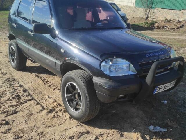 Черный Шевроле Нива, объемом двигателя 1.7 л и пробегом 235 тыс. км за 4200 $, фото 1 на Automoto.ua