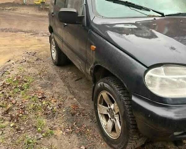 Чорний Шевроле Нива, об'ємом двигуна 1.7 л та пробігом 300 тис. км за 4000 $, фото 1 на Automoto.ua