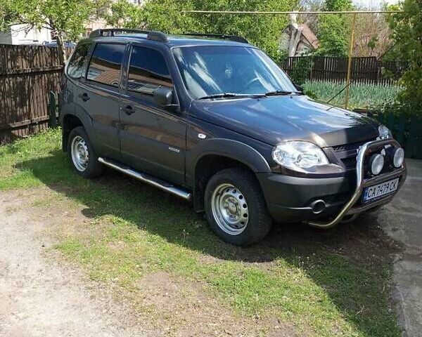 Чорний Шевроле Нива, об'ємом двигуна 1.69 л та пробігом 44 тис. км за 7500 $, фото 1 на Automoto.ua