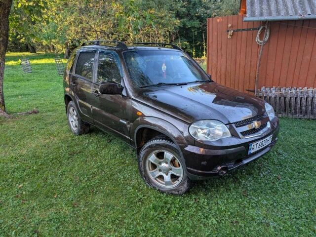 Коричневый Шевроле Нива, объемом двигателя 1.7 л и пробегом 170 тыс. км за 4800 $, фото 1 на Automoto.ua