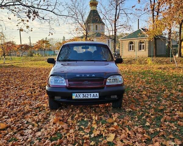 Красный Шевроле Нива, объемом двигателя 1.7 л и пробегом 301 тыс. км за 2750 $, фото 1 на Automoto.ua