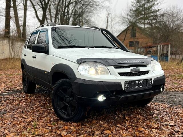 Шевроле Нива, объемом двигателя 1.7 л и пробегом 157 тыс. км за 6100 $, фото 1 на Automoto.ua
