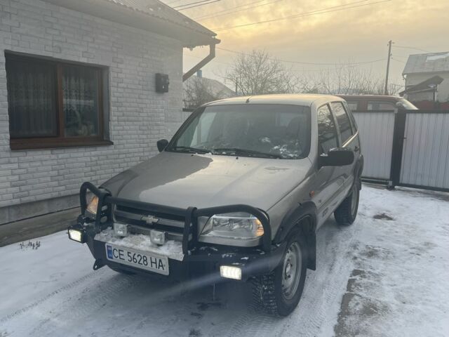 Серый Шевроле Нива, объемом двигателя 1.7 л и пробегом 81 тыс. км за 5200 $, фото 1 на Automoto.ua