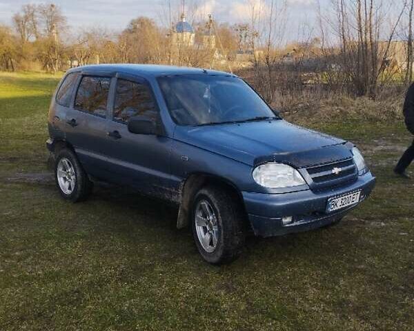 Серый Шевроле Нива, объемом двигателя 1.7 л и пробегом 132 тыс. км за 4900 $, фото 1 на Automoto.ua