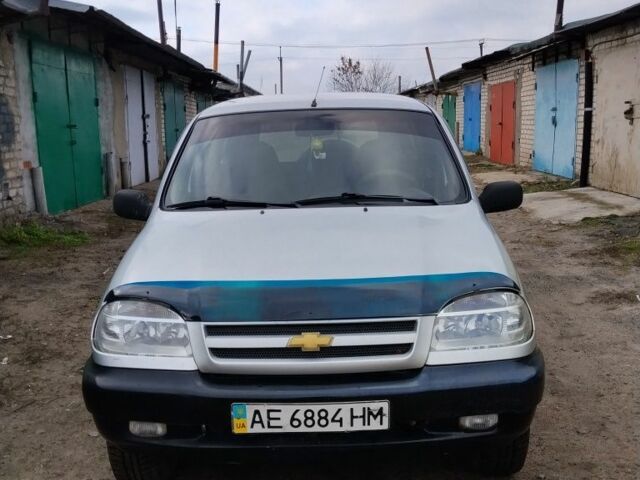 Сірий Шевроле Нива, об'ємом двигуна 1.7 л та пробігом 158 тис. км за 4200 $, фото 1 на Automoto.ua
