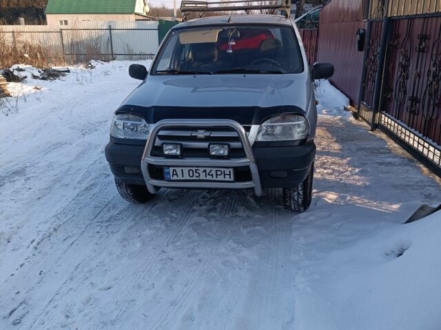 Серый Шевроле Нива, объемом двигателя 1.7 л и пробегом 180 тыс. км за 3100 $, фото 1 на Automoto.ua