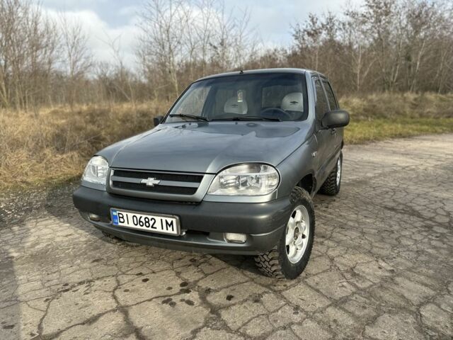 Серый Шевроле Нива, объемом двигателя 1.7 л и пробегом 263 тыс. км за 4100 $, фото 1 на Automoto.ua