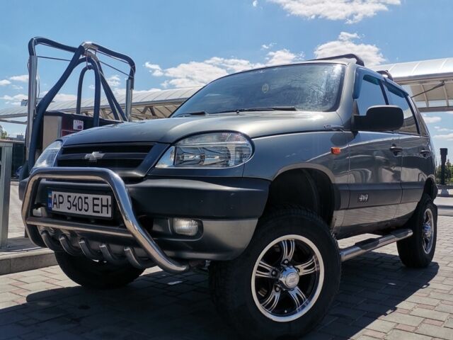 Сірий Шевроле Нива, об'ємом двигуна 1.7 л та пробігом 275 тис. км за 3800 $, фото 1 на Automoto.ua