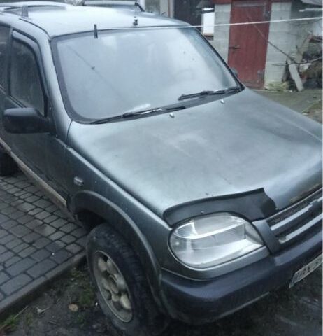 Серый Шевроле Нива, объемом двигателя 0 л и пробегом 200 тыс. км за 1600 $, фото 1 на Automoto.ua