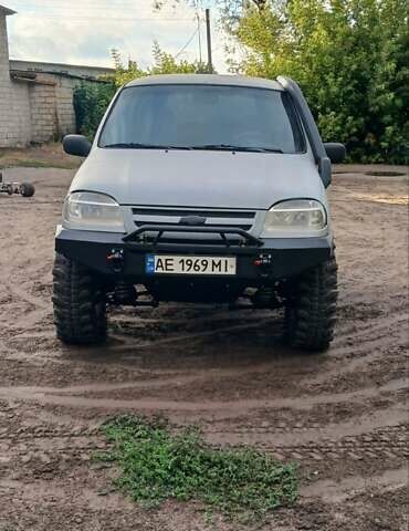 Сірий Шевроле Нива, об'ємом двигуна 1.69 л та пробігом 200 тис. км за 6000 $, фото 1 на Automoto.ua