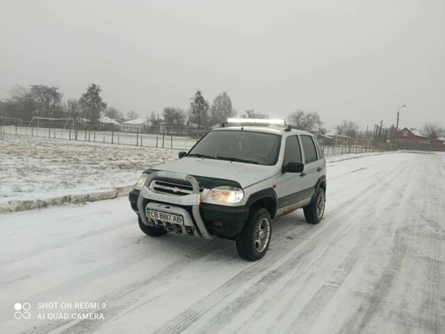 Серый Шевроле Нива, объемом двигателя 1.7 л и пробегом 239 тыс. км за 3650 $, фото 1 на Automoto.ua