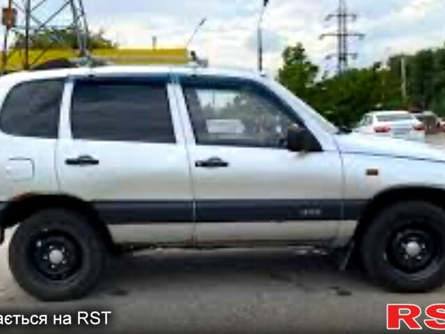 Сірий Шевроле Нива, об'ємом двигуна 1.7 л та пробігом 300 тис. км за 1900 $, фото 1 на Automoto.ua