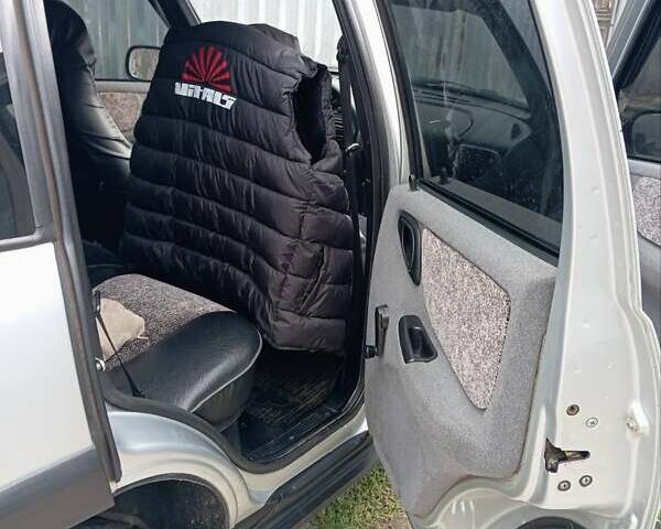Сірий Шевроле Нива, об'ємом двигуна 1.7 л та пробігом 179 тис. км за 4499 $, фото 1 на Automoto.ua