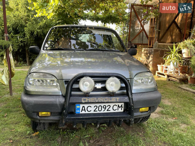 Сірий Шевроле Нива, об'ємом двигуна 1.7 л та пробігом 250 тис. км за 2800 $, фото 1 на Automoto.ua