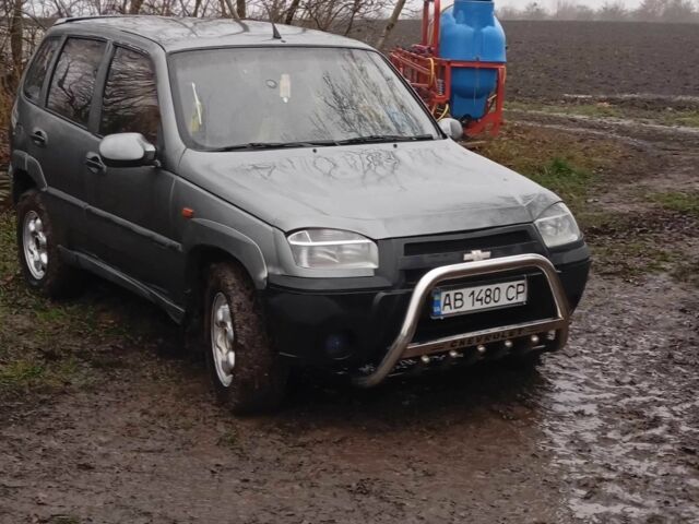 Сірий Шевроле Нива, об'ємом двигуна 1.7 л та пробігом 200 тис. км за 4600 $, фото 1 на Automoto.ua